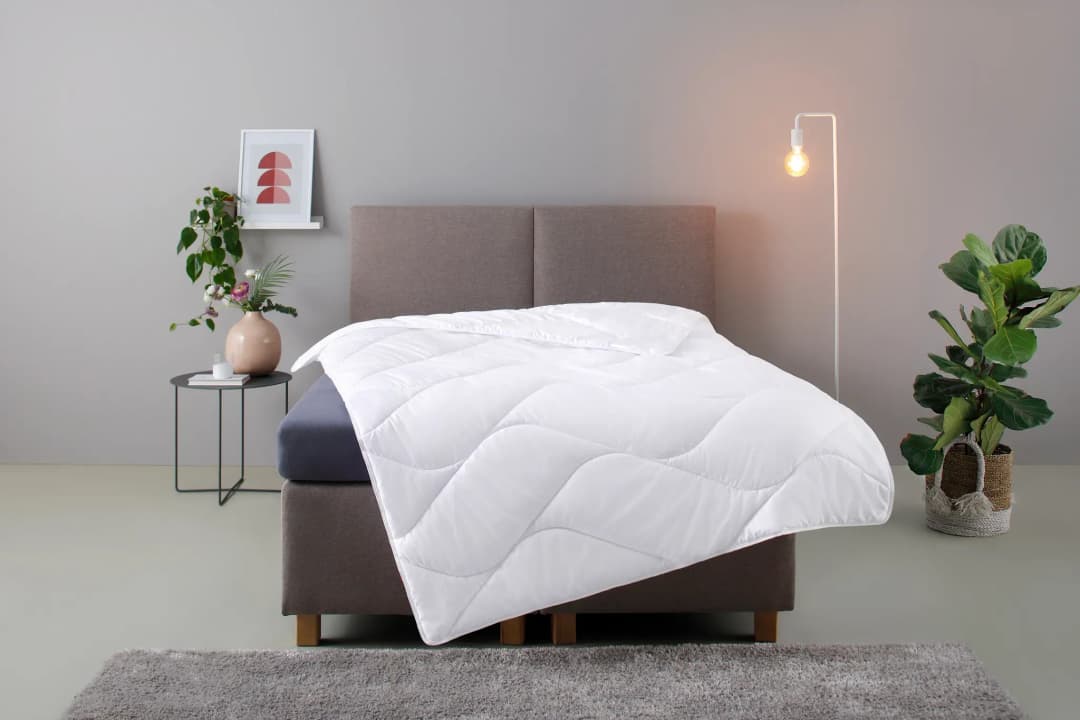 Kunstfaserbettdecke OTTO HOME "Fantasy Baumwolle ECO", weiß, Bettdecken, B/L: 155cm x 220cm, leicht, Baumwoll Bezug, Bettdecken Bezug: 100% Baumwolle. Bettdecken Füllung: 100% Polyester, Bettdecken, in für Sommer, Winter, Made in Germany, B:155cm L:220cm