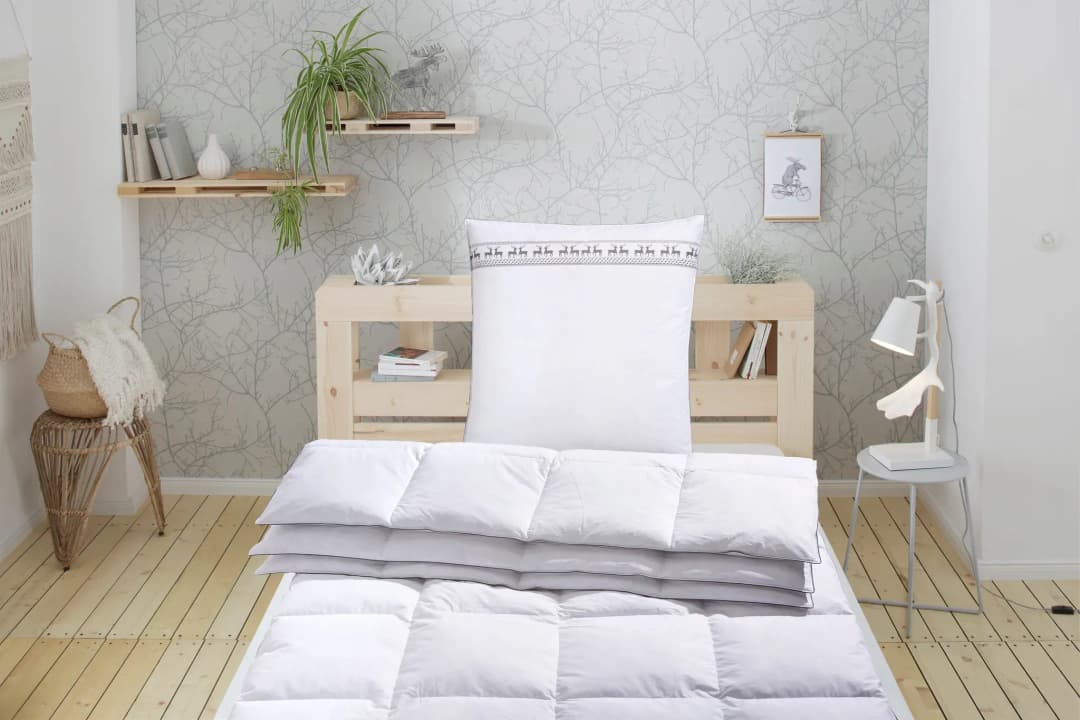 Federbettdecke OTTO HOME "Forsakar, Bettdecke 135x200 cm, 155x220 cm und weitere Größen", weiß, B:135cm L:200cm, Bezug: 100% Baumwolle. Füllung: 100% Entenfeder, Bettdecken, Bettdecken, Sommer, Winter, Decke, Made in Germany, hautfreundlich