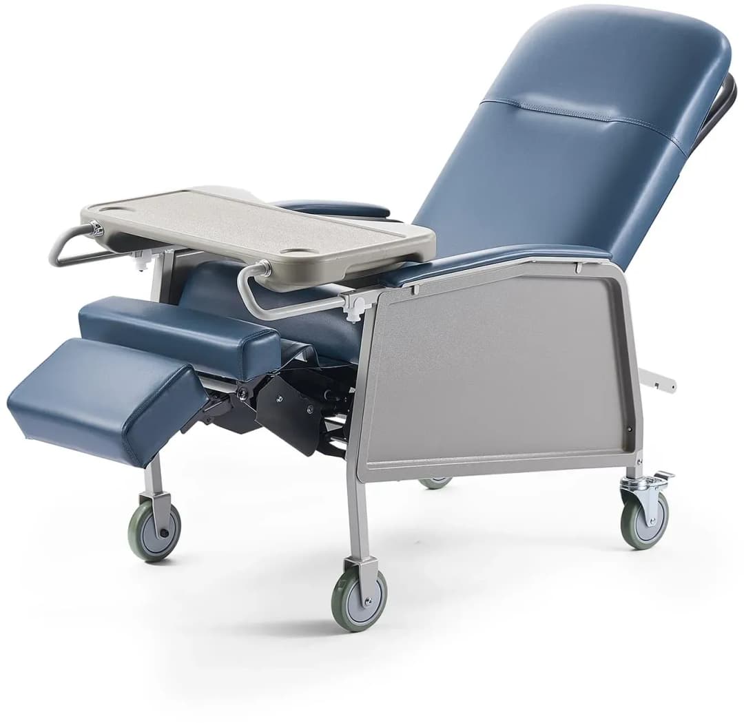 Medizinischer Liegestuhl, mit 3 Liegepositionen, Geri-Stuhl mit 4 Rädern, weich gepolsterter Sitzfläche & abnehmbarem Tablett, ideal für Krankenhaus, Pflegeheim & häusliche Pflege